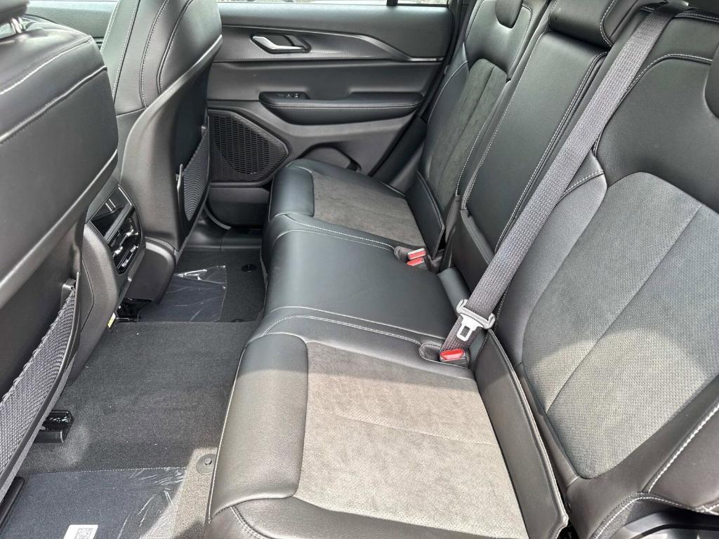 new 2025 Jeep Grand Cherokee car, priced at $43,855