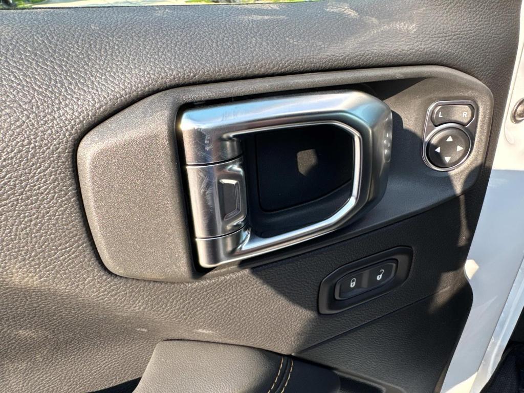 new 2025 Jeep Wrangler car, priced at $55,327