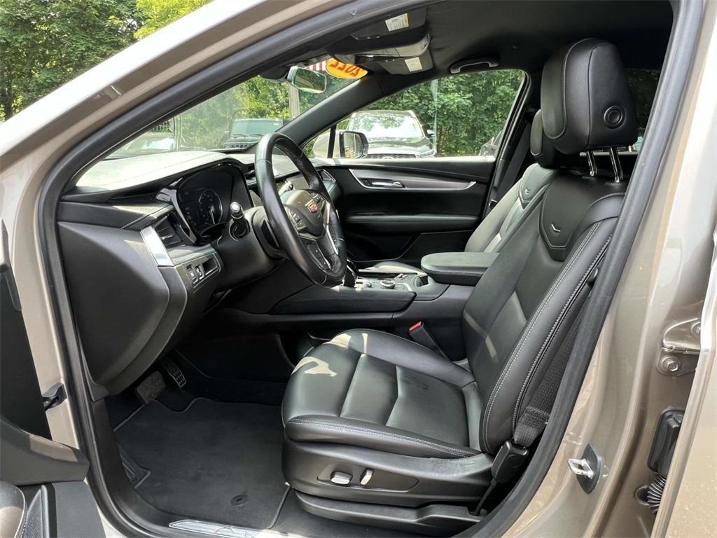 used 2022 Cadillac XT5 car, priced at $26,798