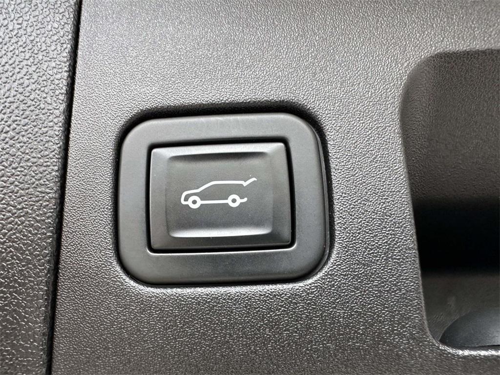 used 2021 Cadillac XT5 car, priced at $28,998