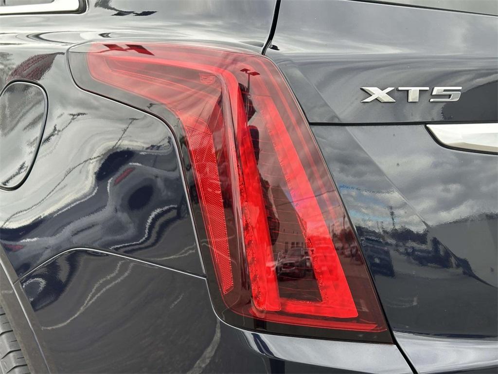 used 2021 Cadillac XT5 car, priced at $28,998