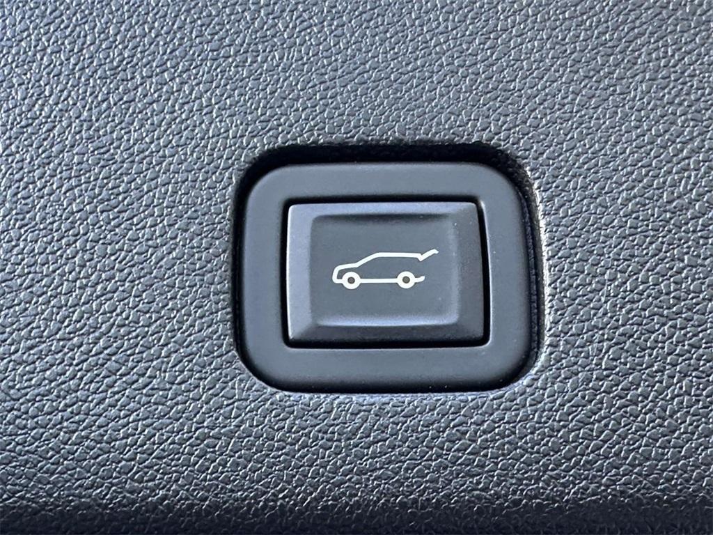 used 2023 Cadillac XT6 car, priced at $35,798