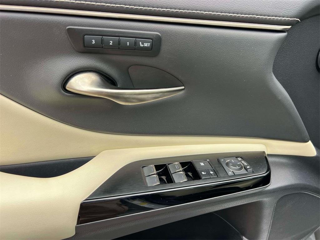 used 2022 Lexus ES 350 car, priced at $30,298