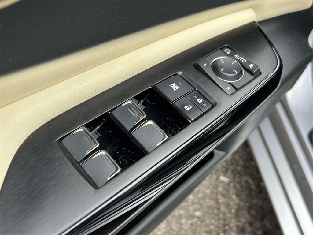 used 2022 Lexus ES 350 car, priced at $30,298