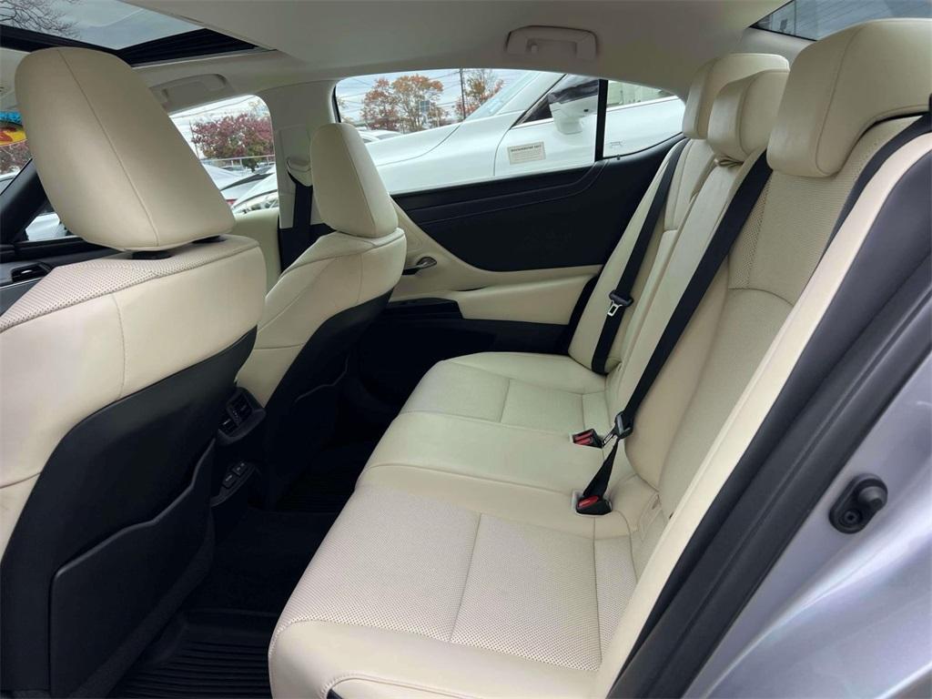 used 2022 Lexus ES 350 car, priced at $30,298