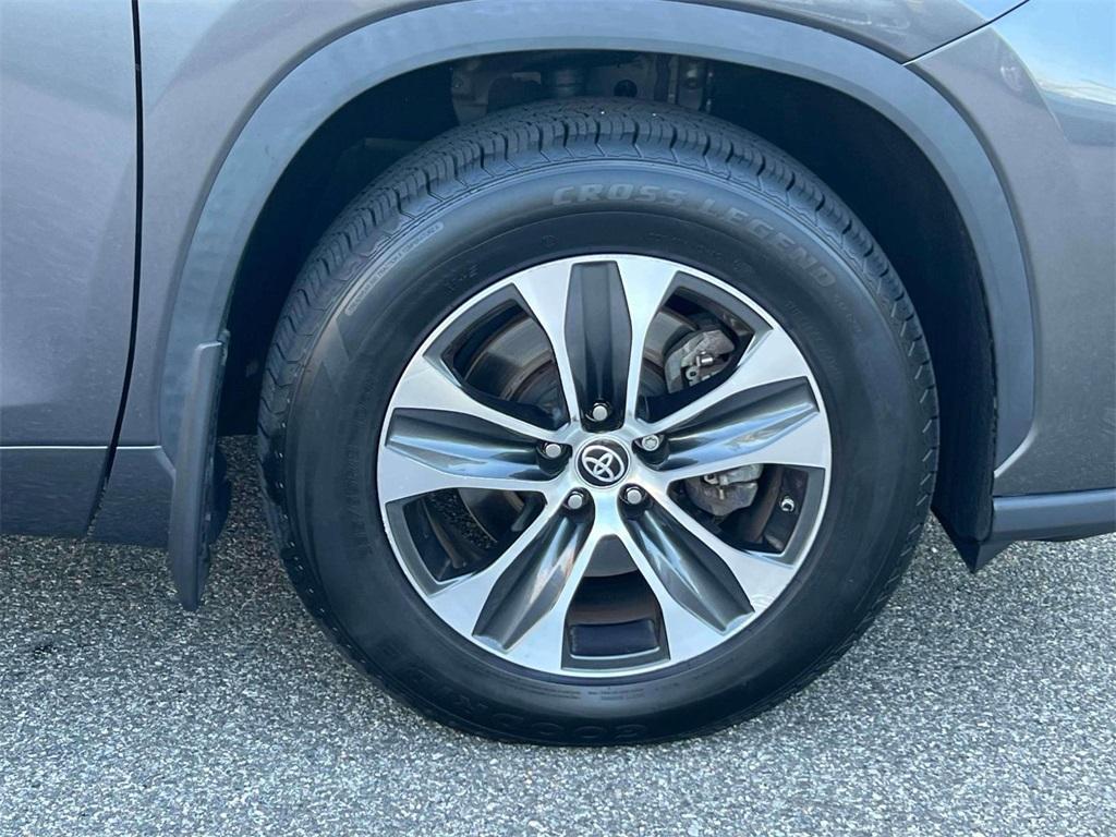 used 2022 Toyota Highlander car, priced at $35,198