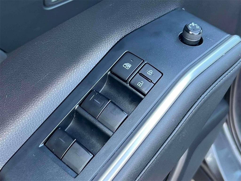 used 2022 Toyota Highlander car, priced at $35,198