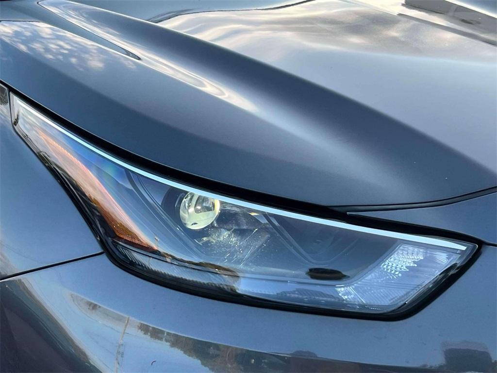 used 2022 Toyota Highlander car, priced at $35,198