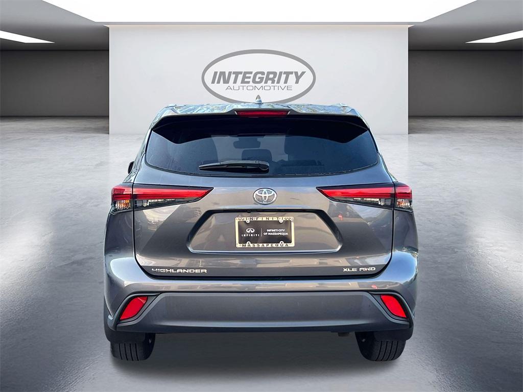 used 2022 Toyota Highlander car, priced at $35,198