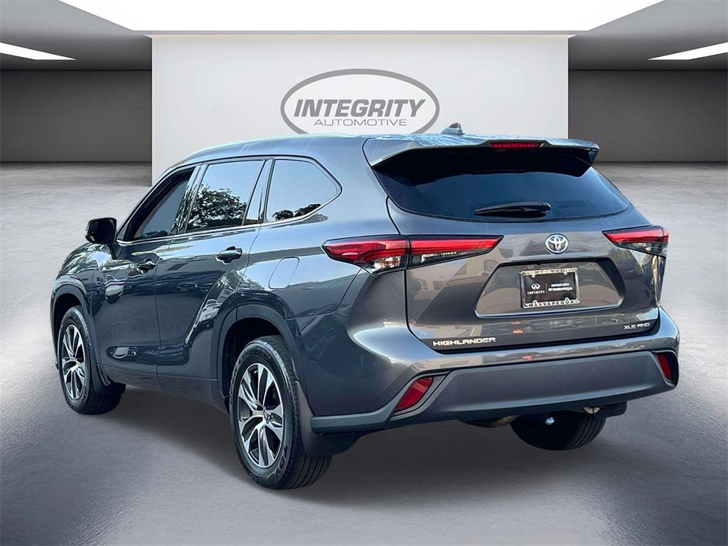 used 2022 Toyota Highlander car, priced at $35,198