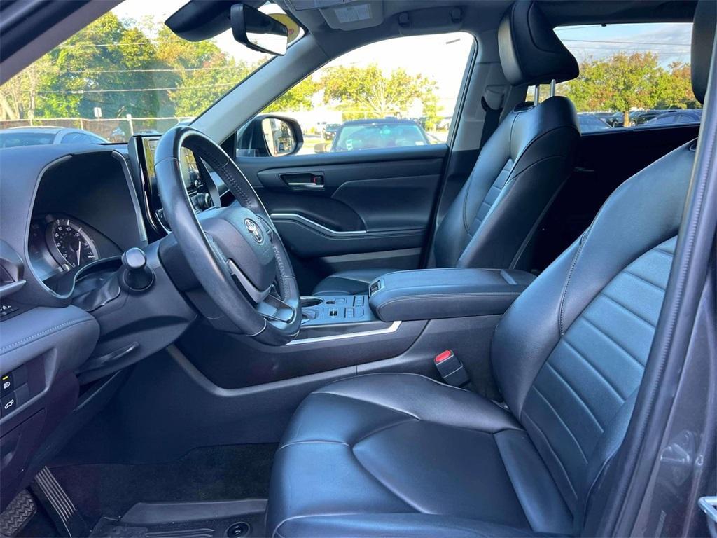 used 2022 Toyota Highlander car, priced at $35,198