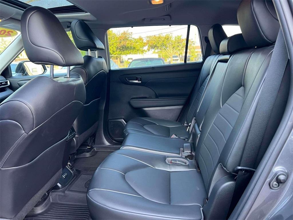 used 2022 Toyota Highlander car, priced at $35,198