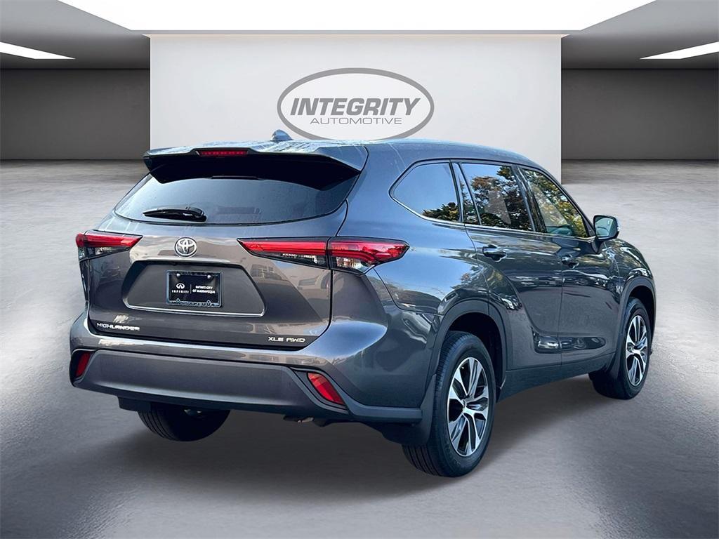 used 2022 Toyota Highlander car, priced at $35,198