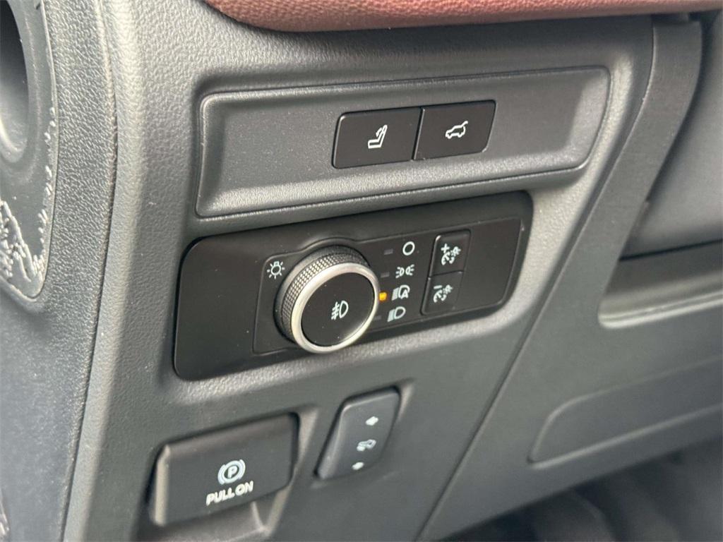 used 2024 Ford Expedition car, priced at $48,998