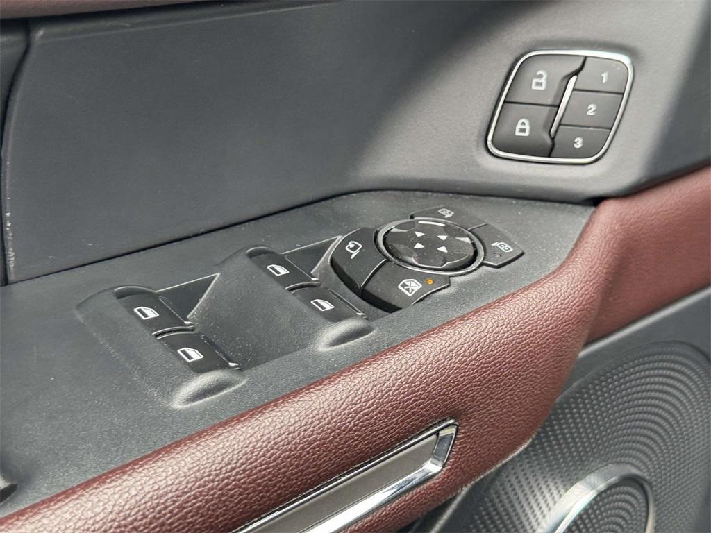 used 2024 Ford Expedition car, priced at $48,998