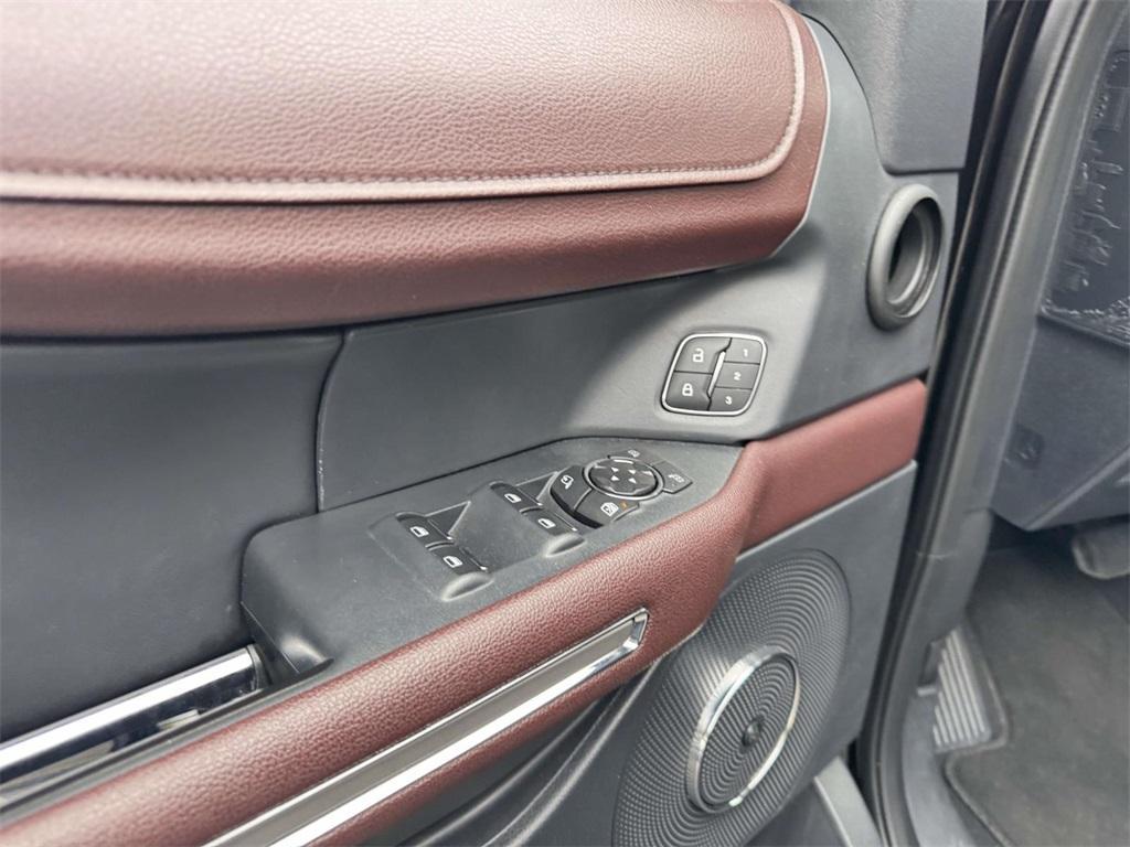 used 2024 Ford Expedition car, priced at $48,998