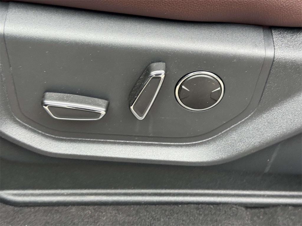 used 2024 Ford Expedition car, priced at $48,998