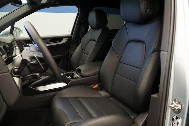 new 2025 Porsche Cayenne car, priced at $109,245