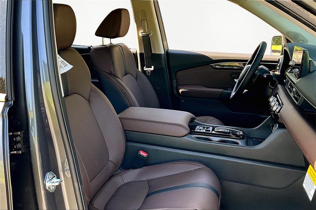 new 2025 Honda Pilot car, priced at $54,530