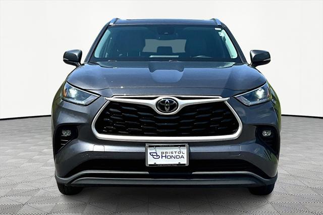 used 2021 Toyota Highlander car, priced at $31,391