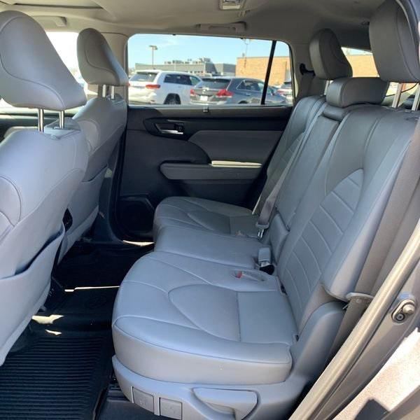 used 2021 Toyota Highlander car, priced at $33,544