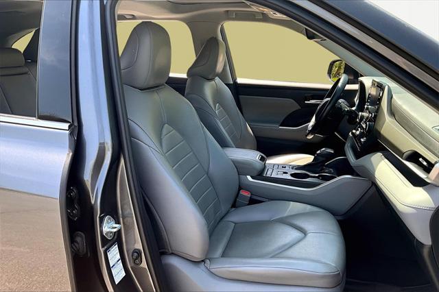 used 2021 Toyota Highlander car, priced at $31,391