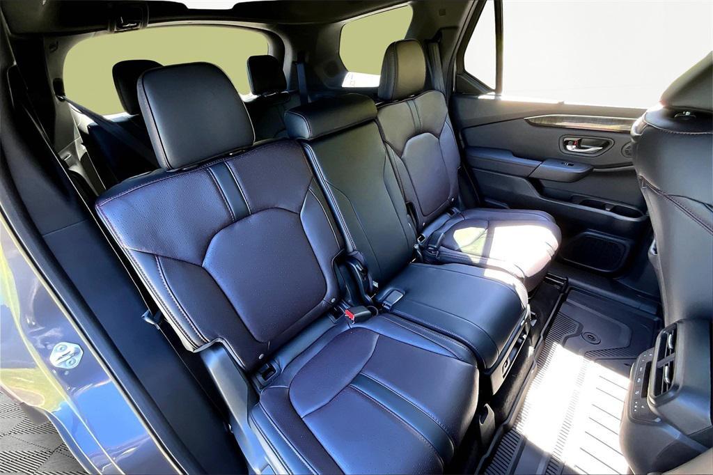 new 2025 Honda Pilot car, priced at $56,075