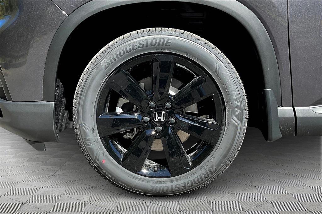 new 2025 Honda Pilot car, priced at $56,075