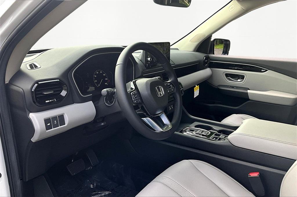 new 2025 Honda Pilot car