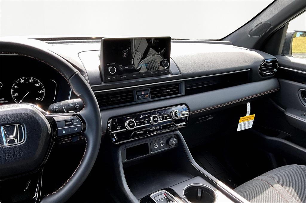 new 2025 Honda Pilot car, priced at $44,250