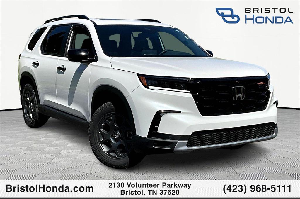 new 2025 Honda Pilot car, priced at $51,350
