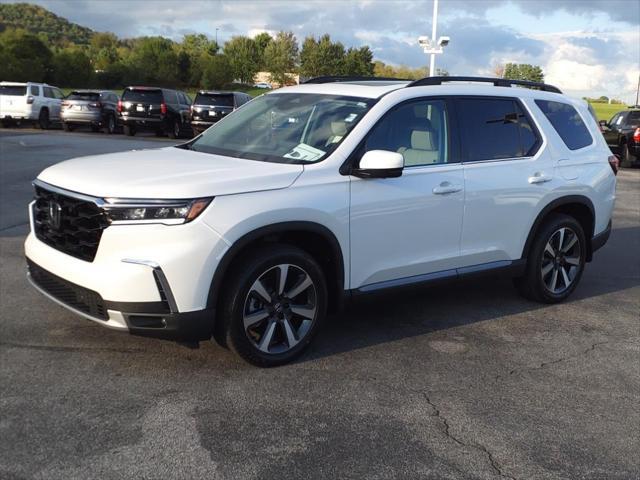 new 2025 Honda Pilot car, priced at $55,660