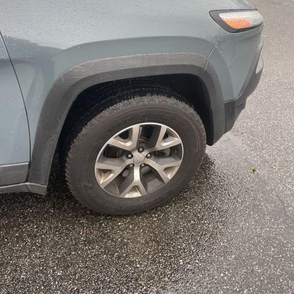 used 2014 Jeep Cherokee car, priced at $14,216