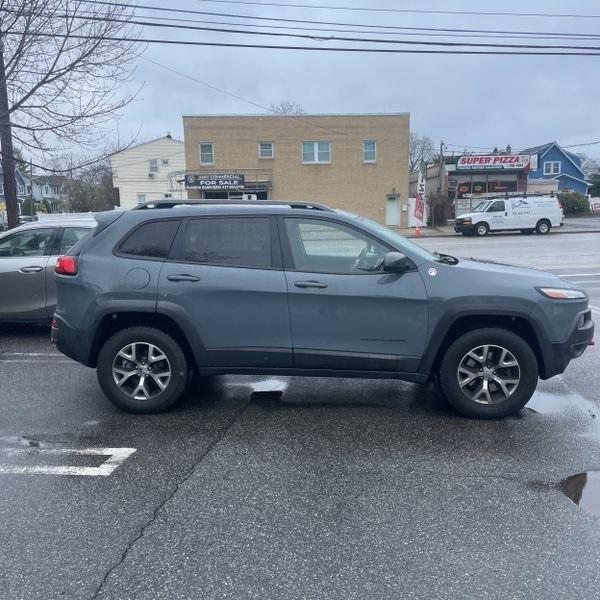 used 2014 Jeep Cherokee car, priced at $14,216