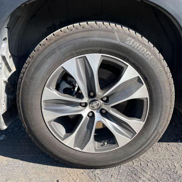 used 2022 Toyota Highlander car, priced at $37,746