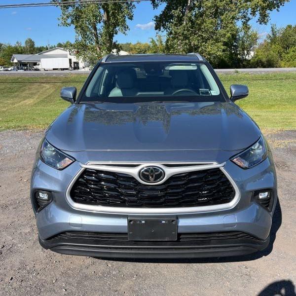 used 2022 Toyota Highlander car, priced at $37,746