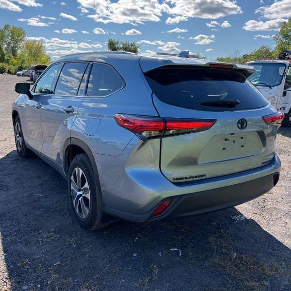 used 2022 Toyota Highlander car, priced at $37,746