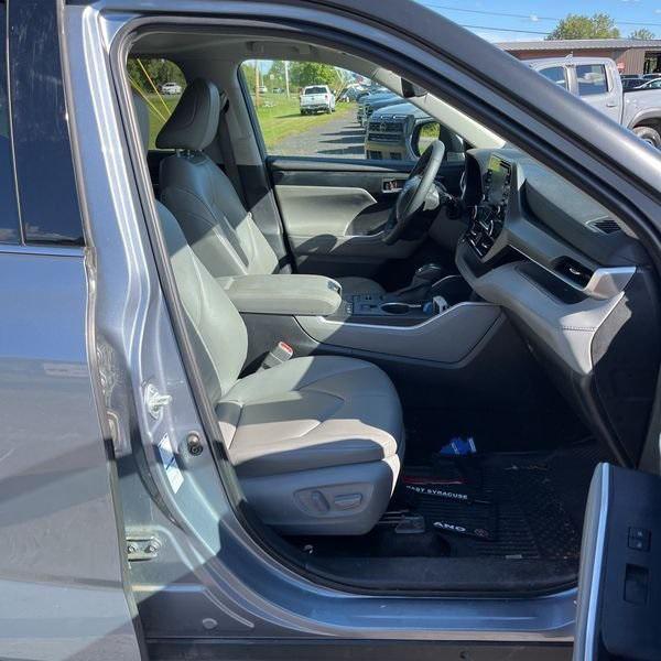 used 2022 Toyota Highlander car, priced at $37,746