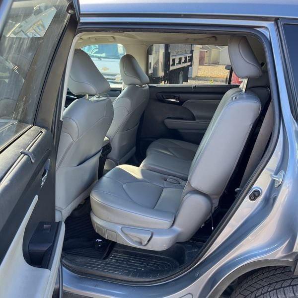 used 2022 Toyota Highlander car, priced at $37,746