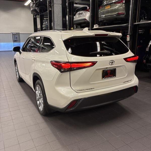 used 2020 Toyota Highlander car, priced at $30,341