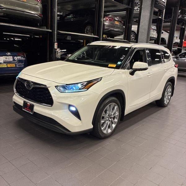 used 2020 Toyota Highlander car, priced at $30,341