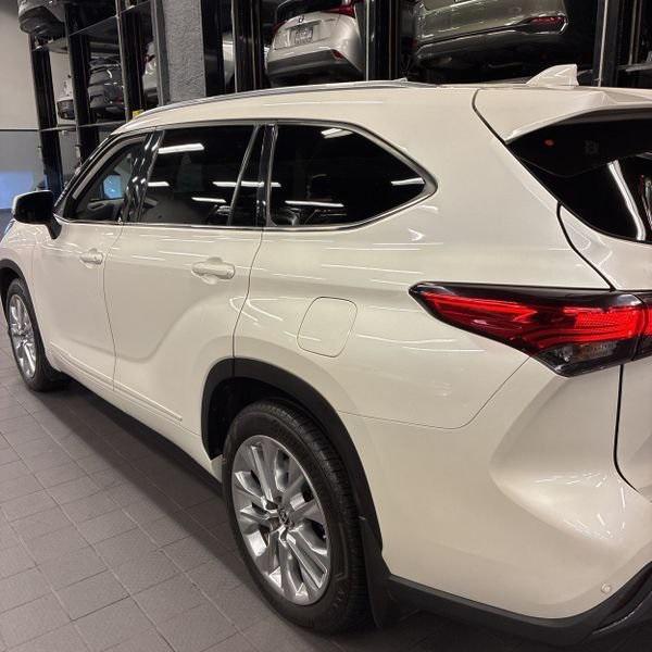 used 2020 Toyota Highlander car, priced at $30,341