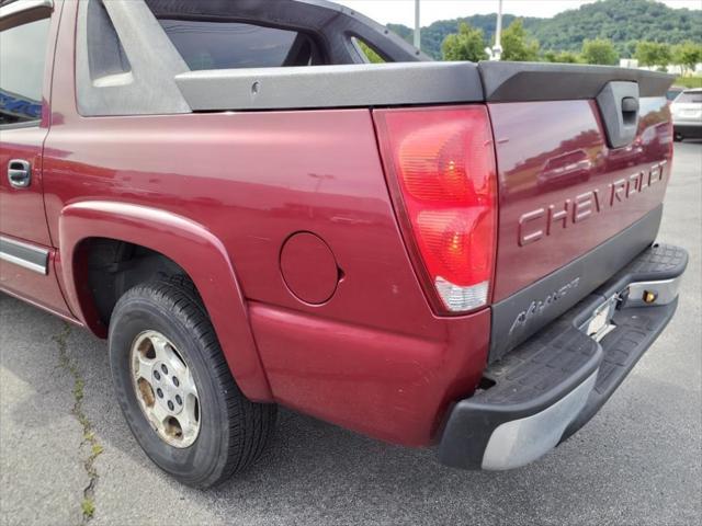 used 2005 Chevrolet Avalanche car, priced at $6,326