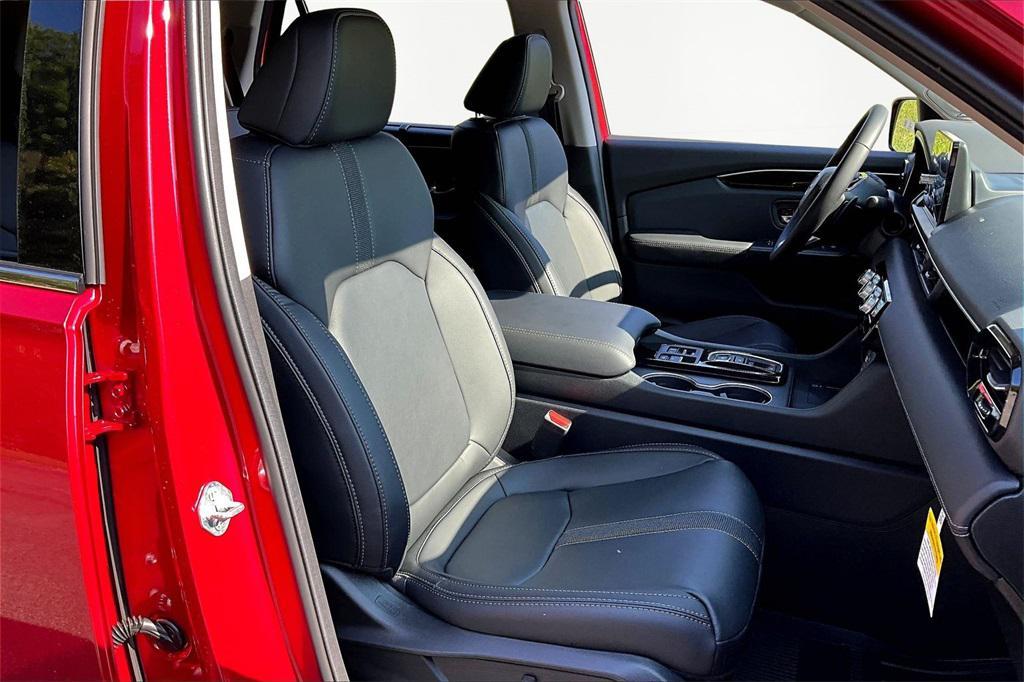 new 2025 Honda Pilot car, priced at $51,550