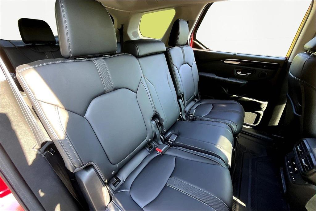 new 2025 Honda Pilot car, priced at $51,550