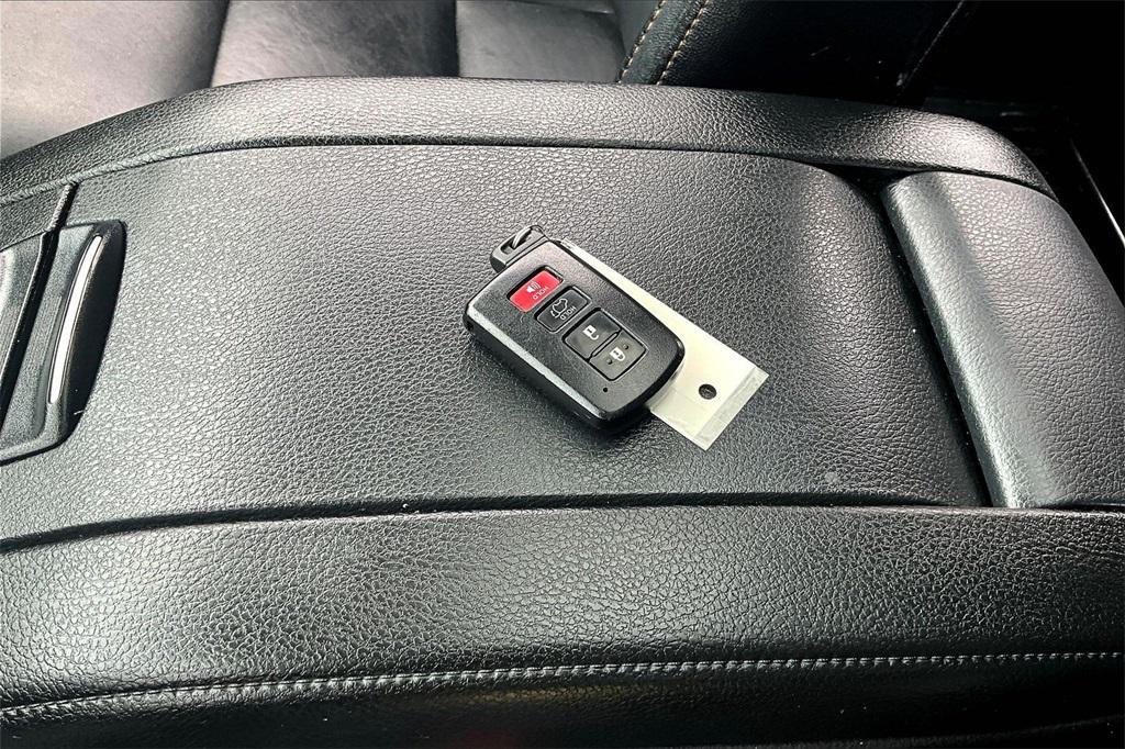 used 2019 Toyota Highlander car, priced at $28,831