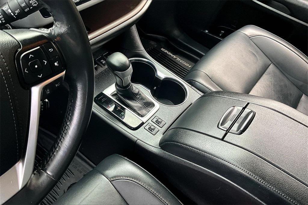 used 2019 Toyota Highlander car, priced at $28,831