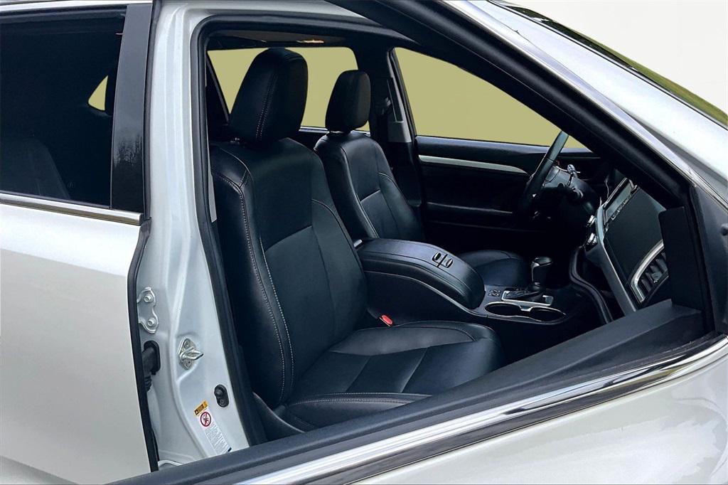 used 2019 Toyota Highlander car, priced at $28,831