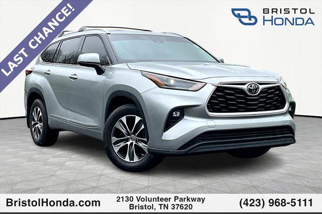 used 2022 Toyota Highlander car, priced at $36,899