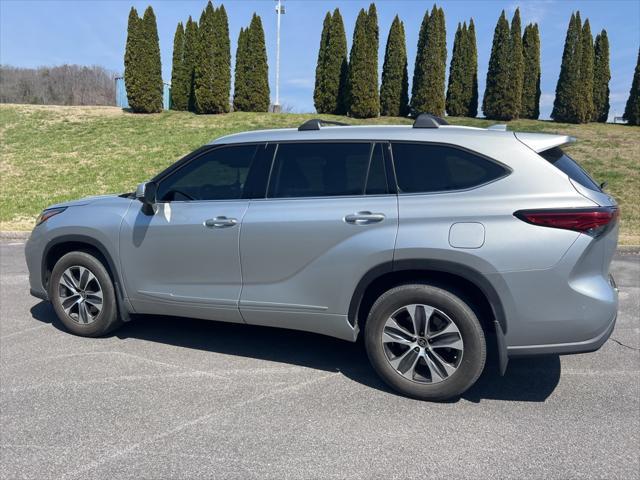 used 2022 Toyota Highlander car, priced at $38,797